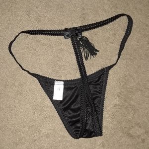 Not-so-plain NEW black thong 7/L with Bow on back